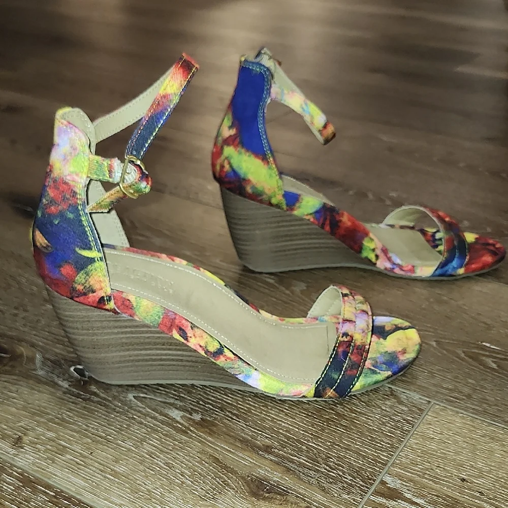Kenneth Cole Reaction Cake Shop 2 Flora Open Toe Multicolor Floral Wedge Sandals